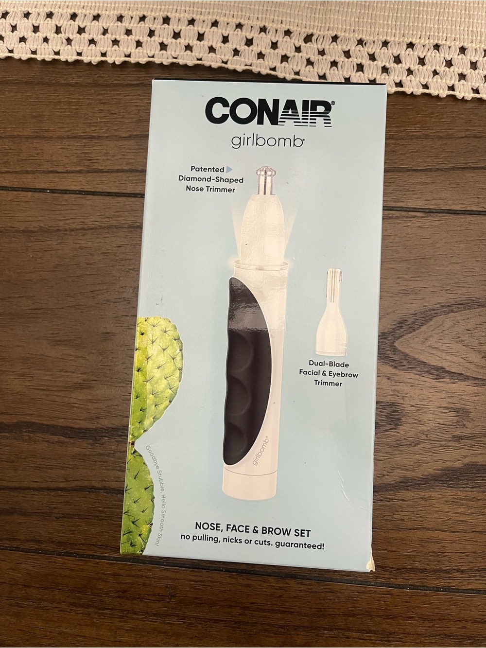 Conair Girlbomb White & Black Nose, Face & Brow Trimmer